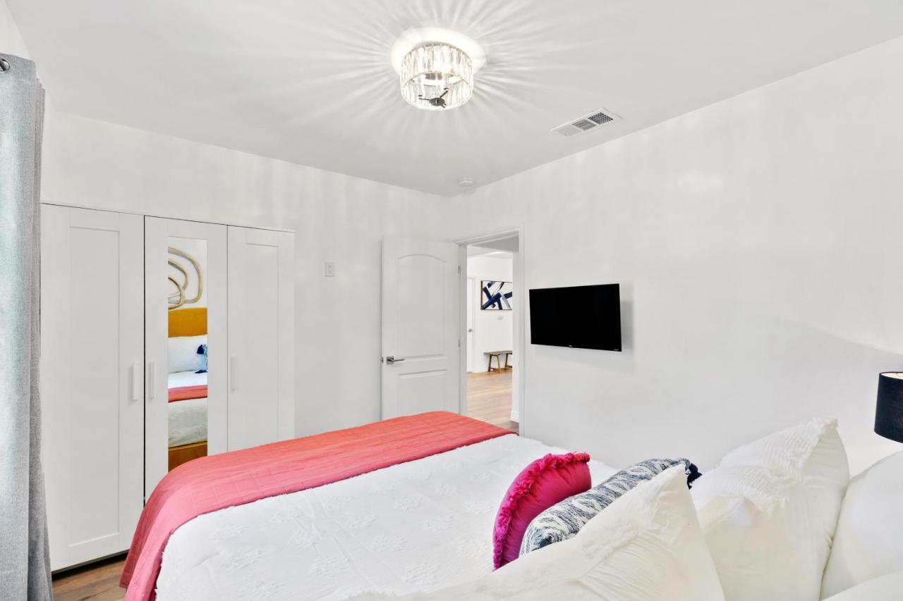 Studio City Contemporary Villa With Pool Sleeps 10 ロサンゼルス エクステリア 写真