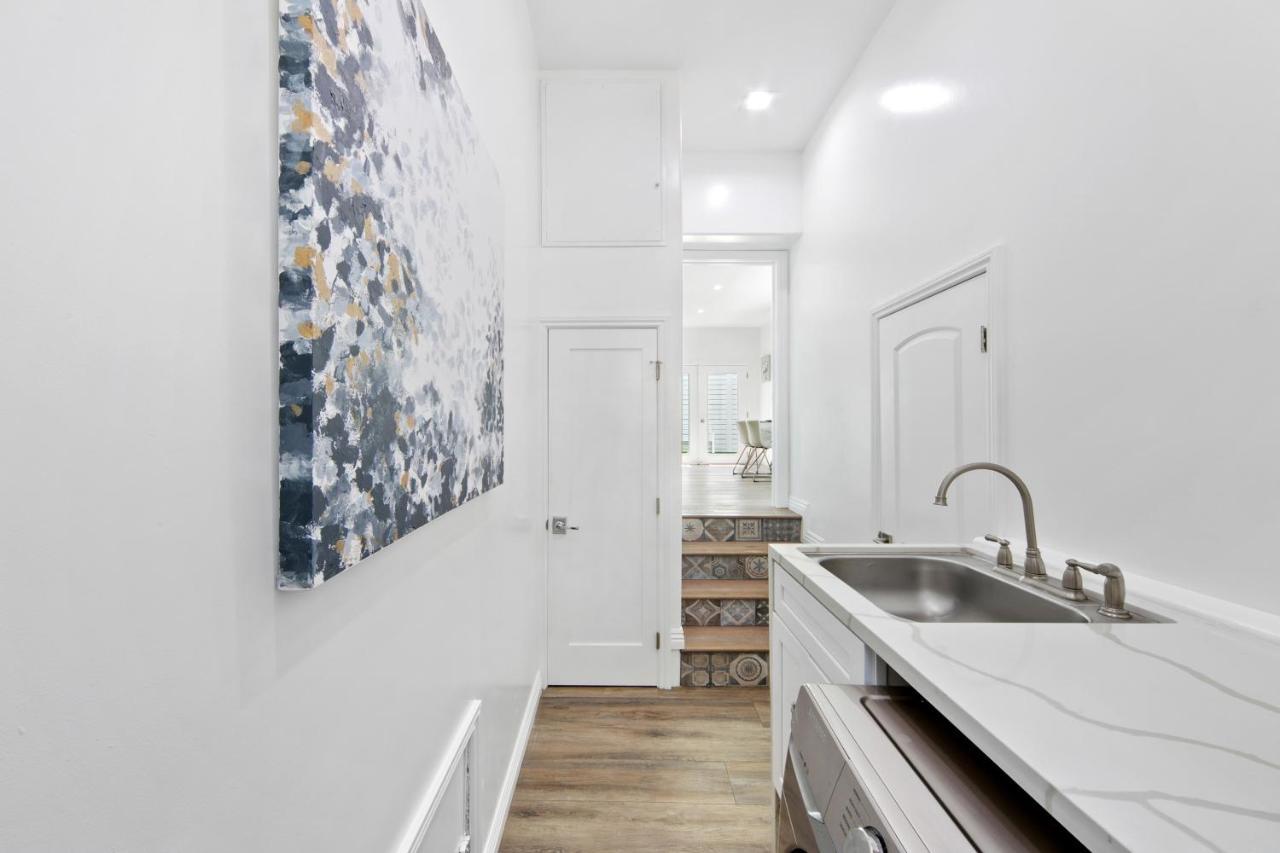Studio City Contemporary Villa With Pool Sleeps 10 ロサンゼルス エクステリア 写真