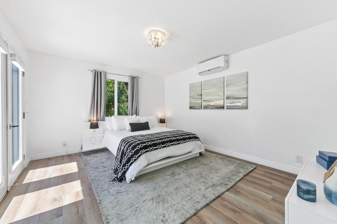 Studio City Contemporary Villa With Pool Sleeps 10 ロサンゼルス エクステリア 写真